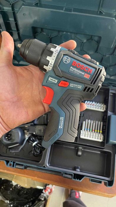 Filetanta Bosch Professional GSR 12V-32 de 12 V (motor fără perii, cu baterie de 4,0 Ah, GAL 12V-20, accesorii, L-BOXX)