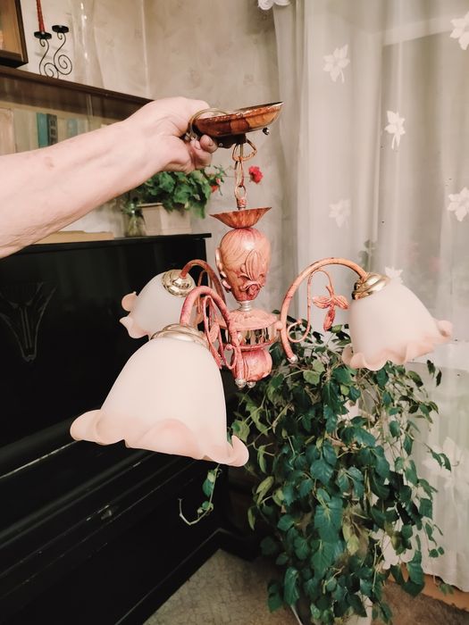 Люстра 3-рожковая продаю