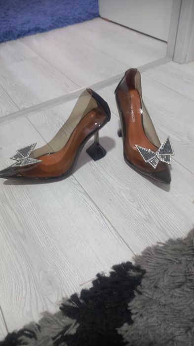 Срочно  прадаю  женские туфли