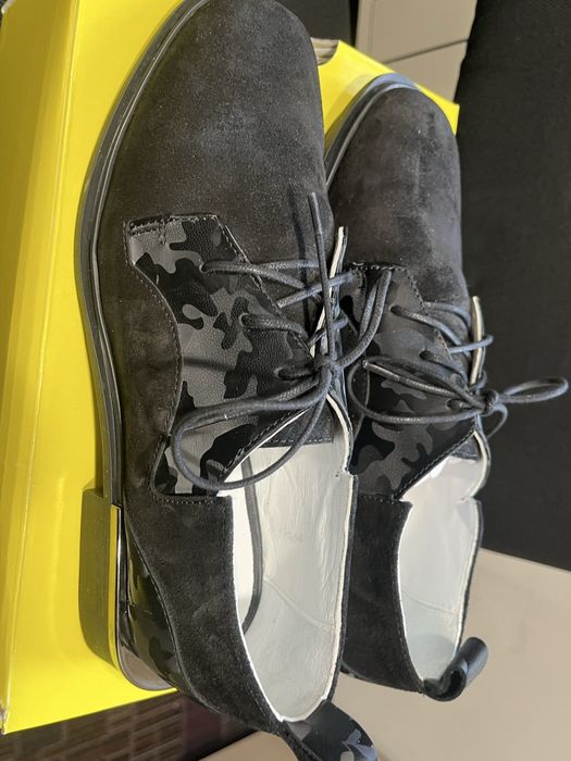 Черни велурени обувки Gabina