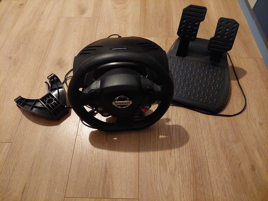 Vând volan thrustmaster ferrari 458 italia