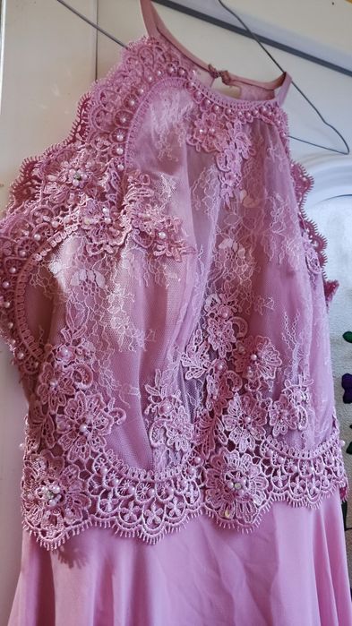 Rochie roz cu spatele gol