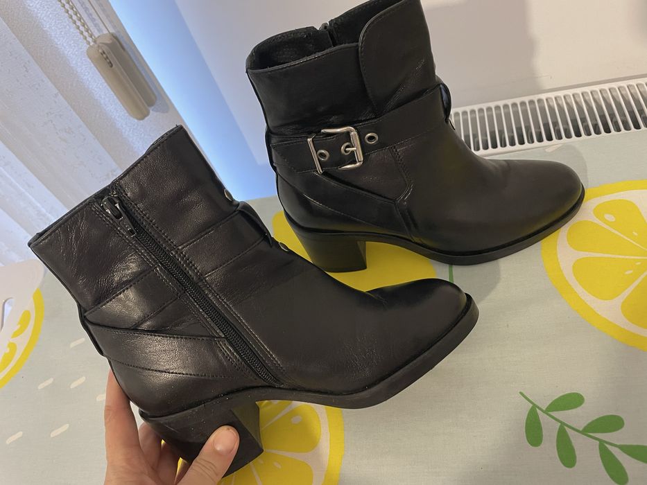 Ghete piele 36 ..