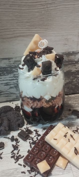 Букети от соев восък и керамични комплекти със свещ