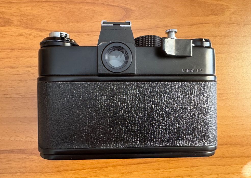 Продавам фотоапарат ZENIT 11 с обектив NELIOS-44M-4