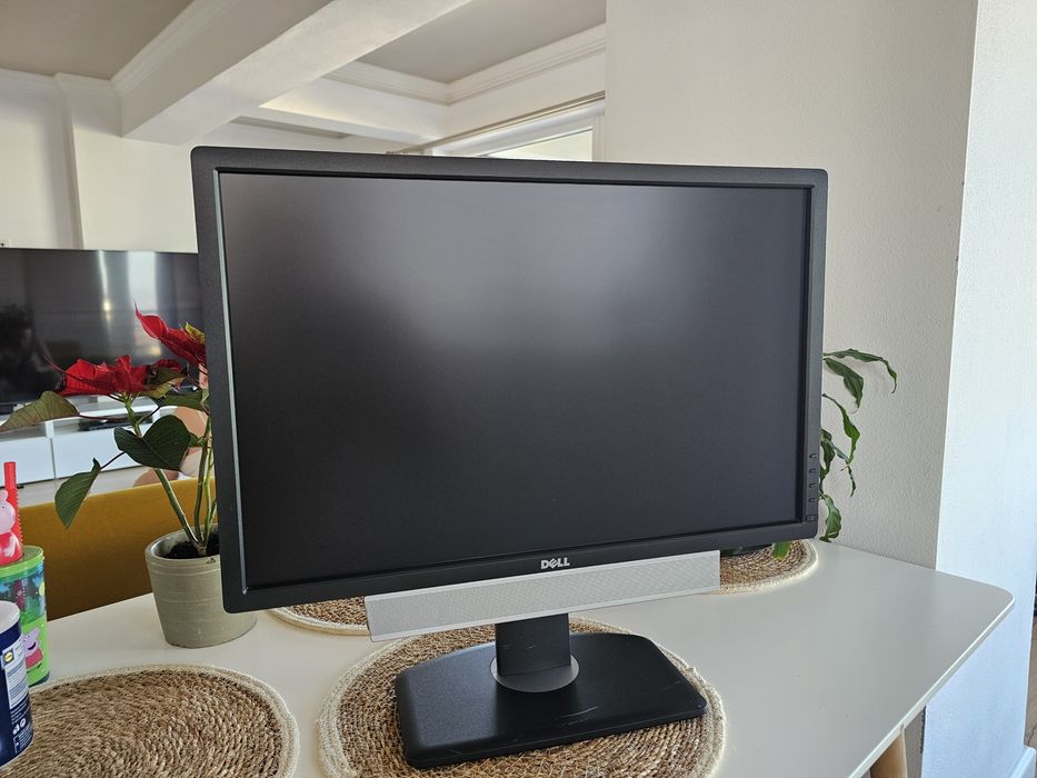 Monitor Dell U2412M LED IPS Full HD 24 inch 1920 x 1200 sound bar 10W