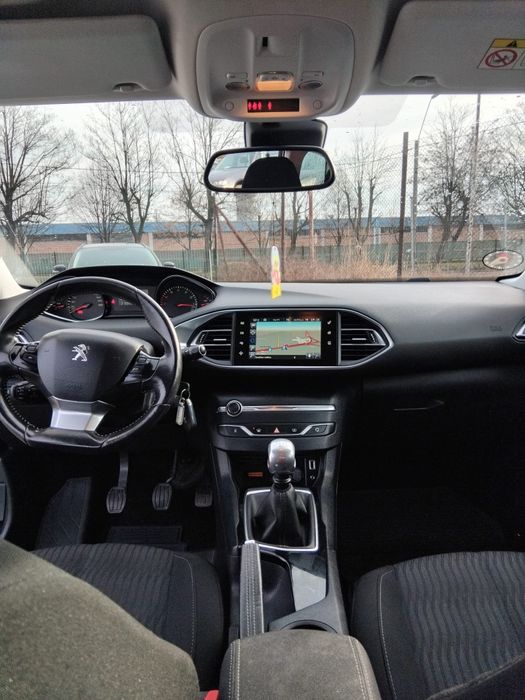 Peugeot 308 / an 2015 / 1.2 benzina / Euro 6