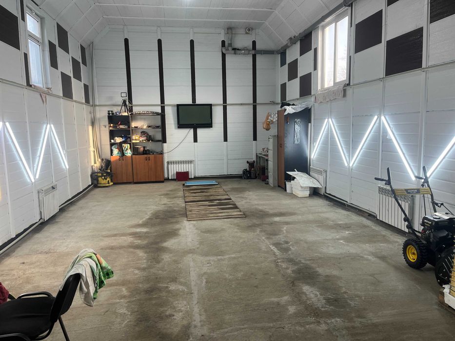 большой гараж ,и помещение