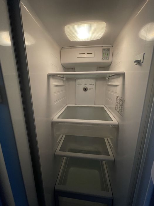 Двухдверный холодильник