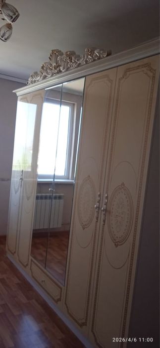 Спальный гарнитур продам срочно