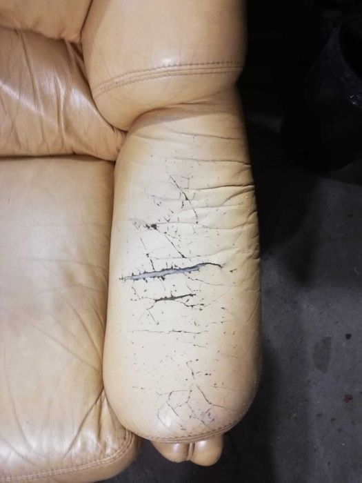 Продам диван кожанный