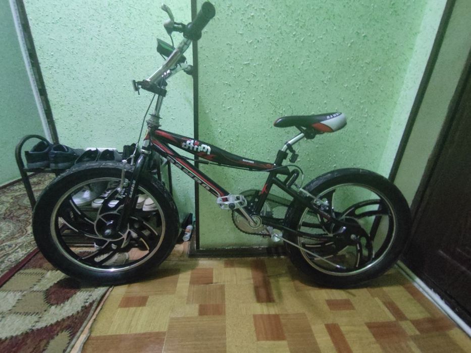 Velosiped BMX deyarli yangi