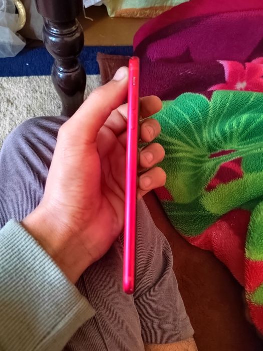 IPhone 8 plus  sotiladi ochilmagan