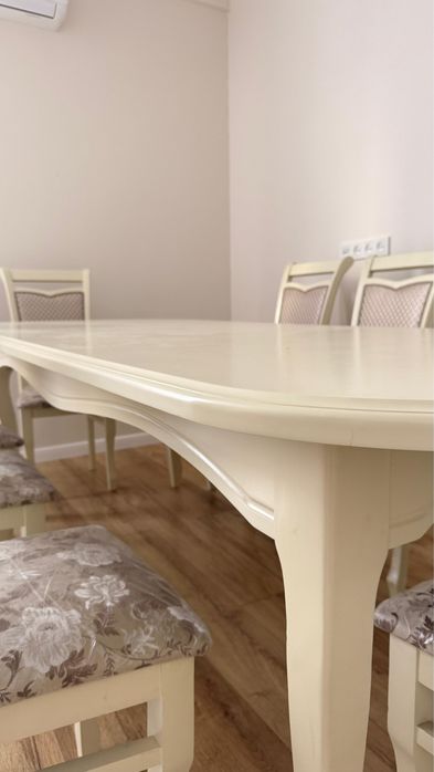 Стол и 10 стульев