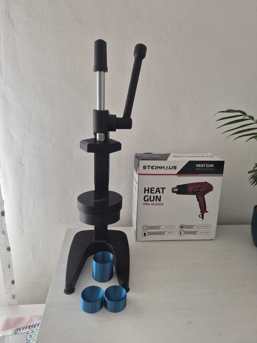 Presă manuală pentru bombe de baie