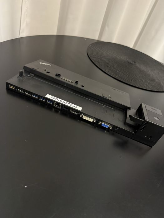 Lenovo ThinkPad USB-C Dock, Gen2 si Pro Dock