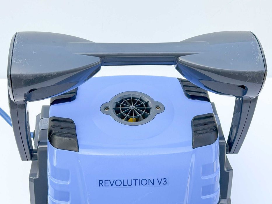 Robot curățare piscină Dolphin Revolution V3