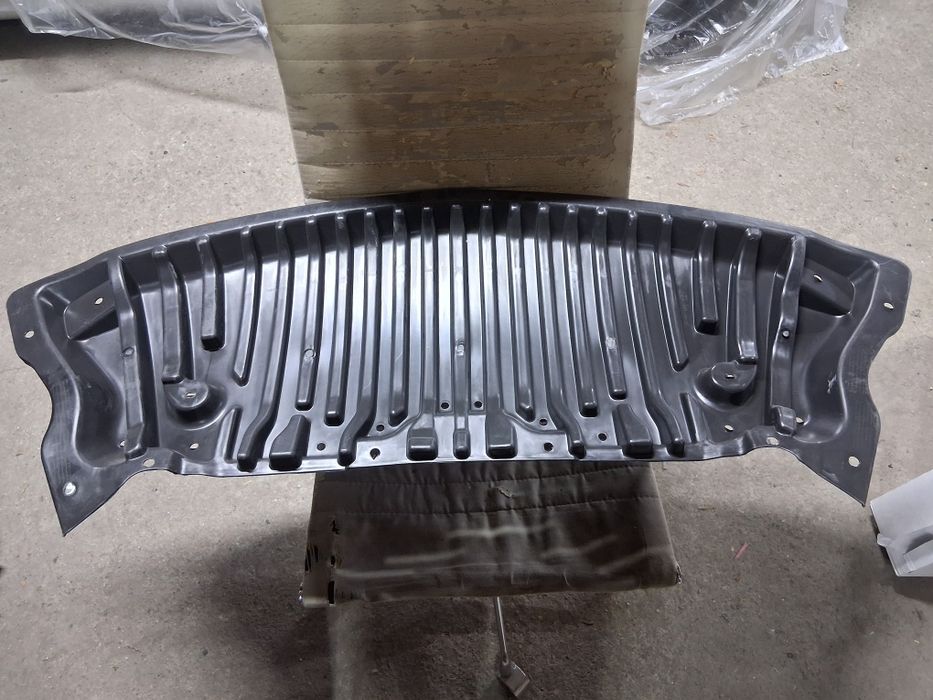 Кора под предна броня мерцедес Е класа w212 amg