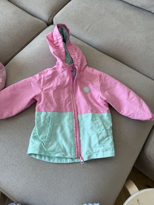 Продам весеннюю куртку 92 девочке