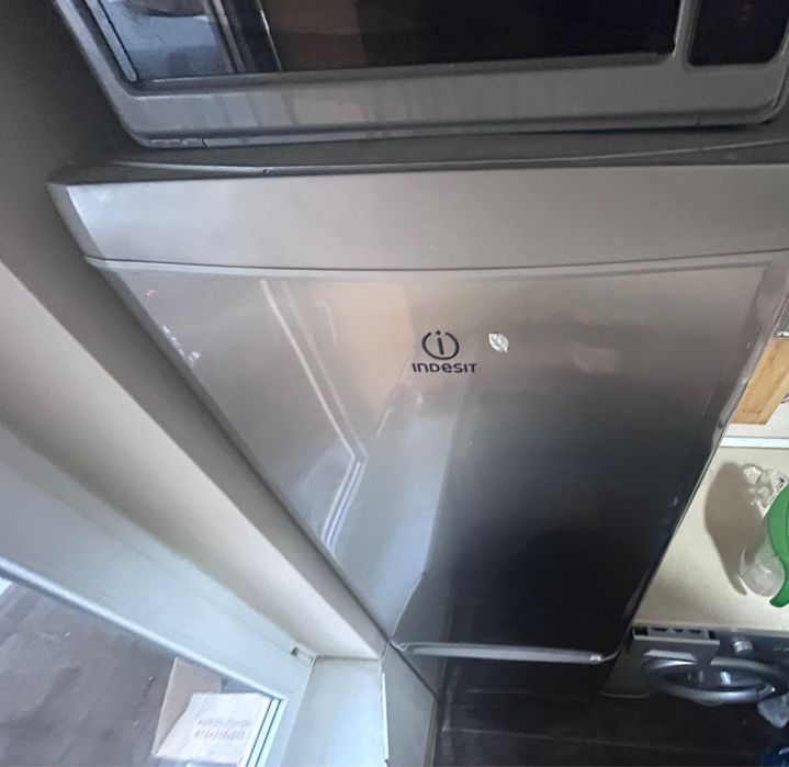 Продам Холодильник indesit