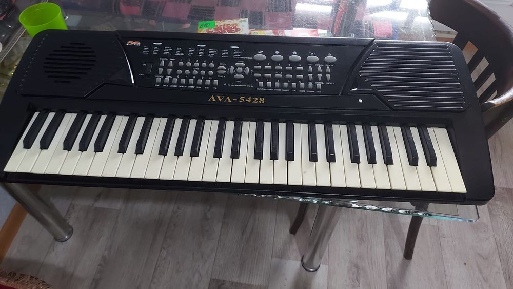 Продам сентезатор