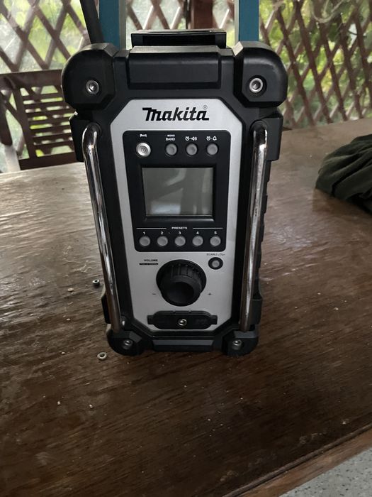 radio makita in stare buna