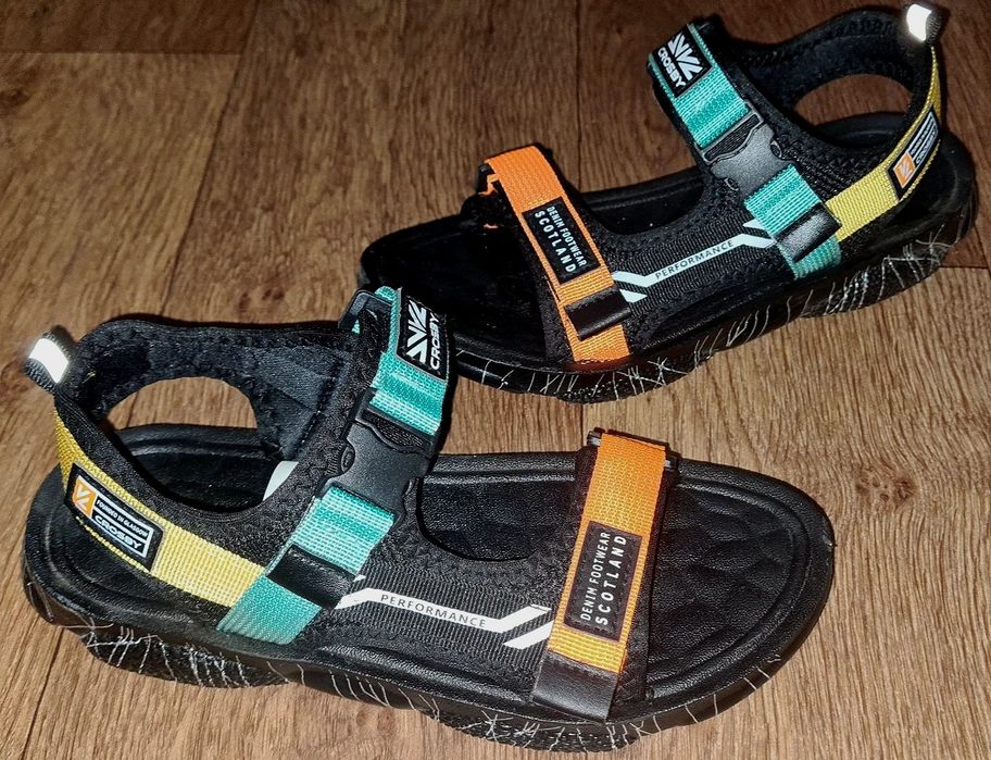 Сандалии на мальчика новые