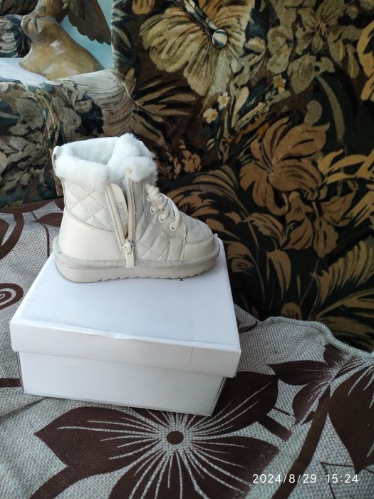 Продам детскую обувь