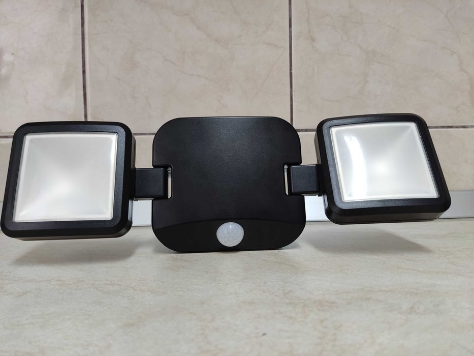 Aplica LED pentru exterior pe baterii  4x R20 x 1,5V