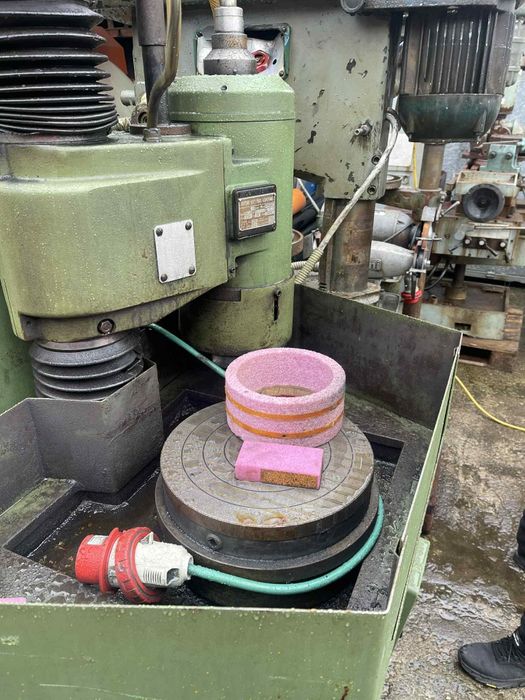 Ротационна повърностна шлайфмашина .