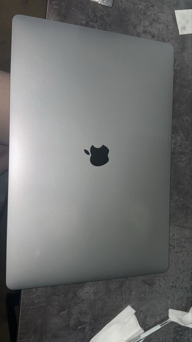 MacBook Pro (16-inch, 2019)