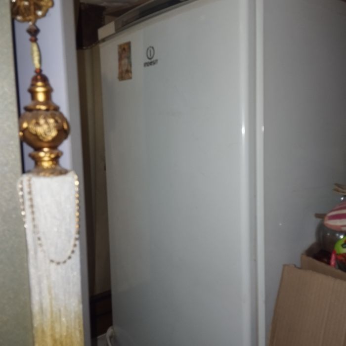 Продаётся холодильник Indesit