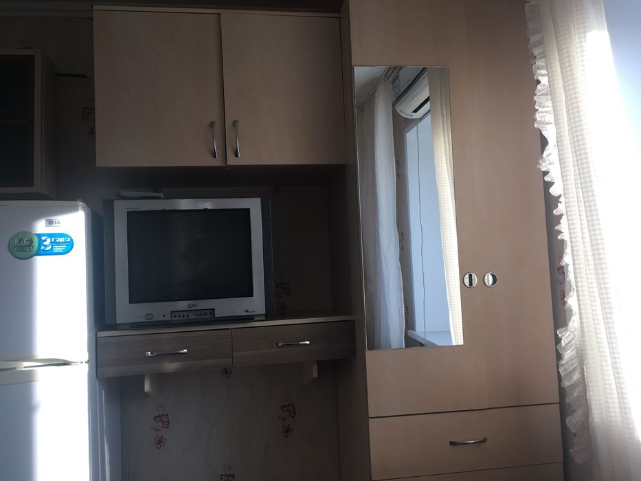 Продам шкафы кухонные и для одежды