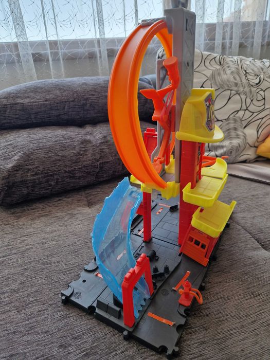 Пожарна станция Hot Wheels