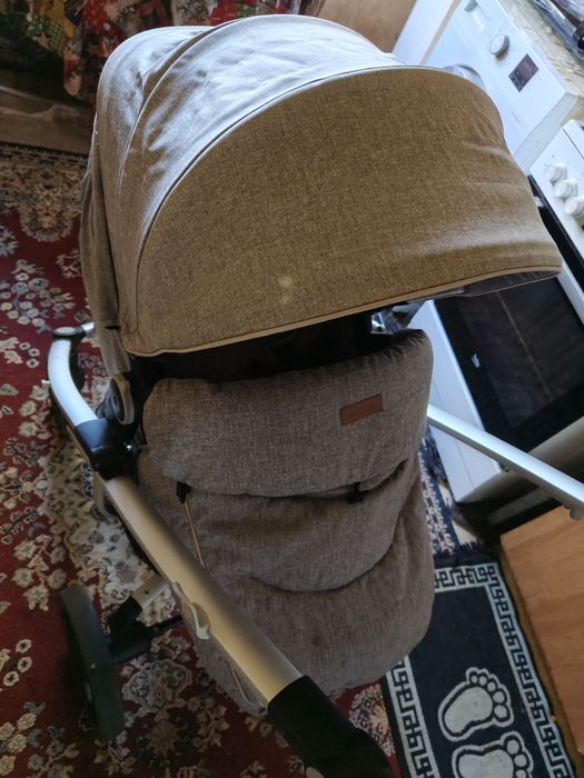 Продавам бебешка количка