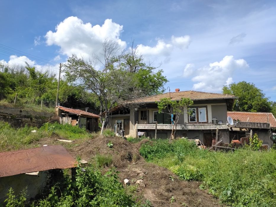 Продава се къща в с.Срацимир