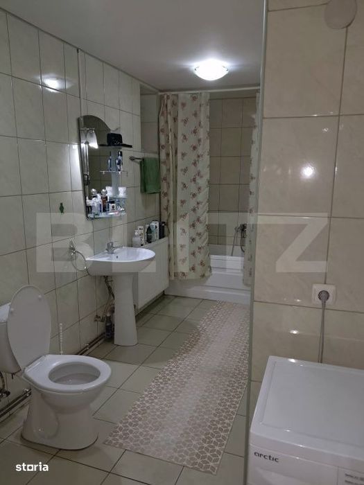 Casa de vanzare, 6 camere, 535 mp, zona Varias