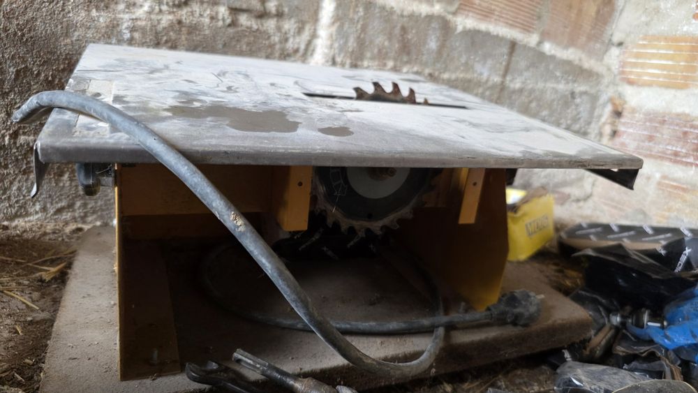 Циркуляр за рязане на дърва FTM 180c става и за плочки