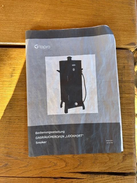 Afumătoare pe gaz Tepro Lockport Smoker / Grătar vertical + Manual