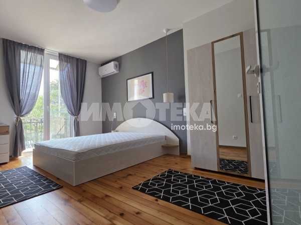 Дава се под наем Тристаен апартамент в София, Център - 110 кв.м за 698.19 € - Снимка #1