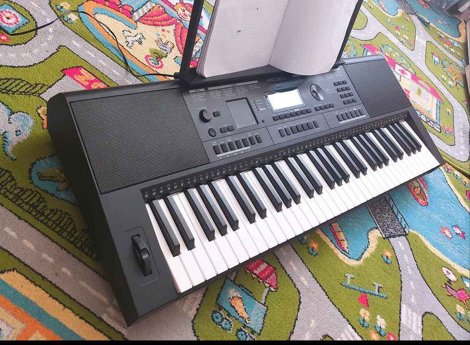 Orga/pian Medeli MK-401