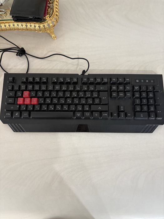 Продам клавиатуру