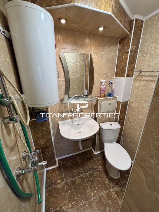 Дава се под наем Двустаен апартамент в Бургас, Лазур - 60 кв.м за 398.82 € - Снимка #1