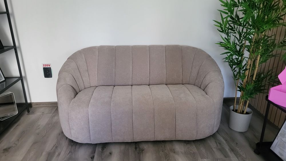 Canapea cu 2 locuri bej