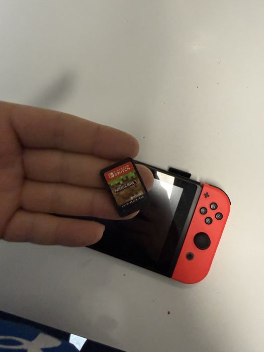 Nintendo Switch V2 perfect funcțional + Minecraft cadou