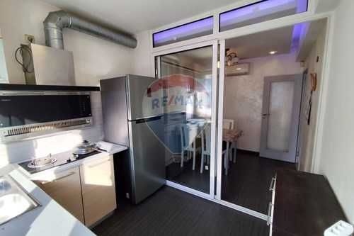 Продава се Тристаен апартамент в София, Център - 88 кв.м за 9 €/кв.м - Снимка #2