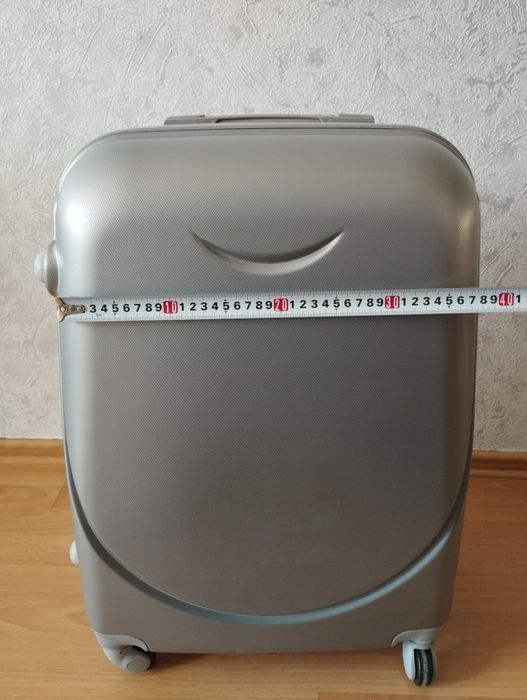 Продаётся чемодан