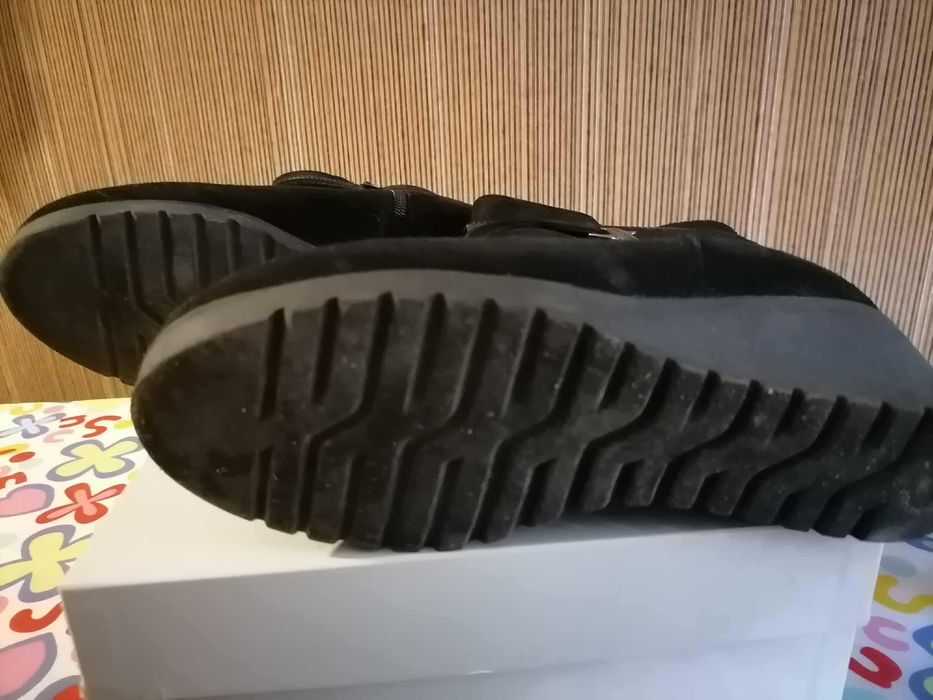 Дамски боти от естествен велур на платформа