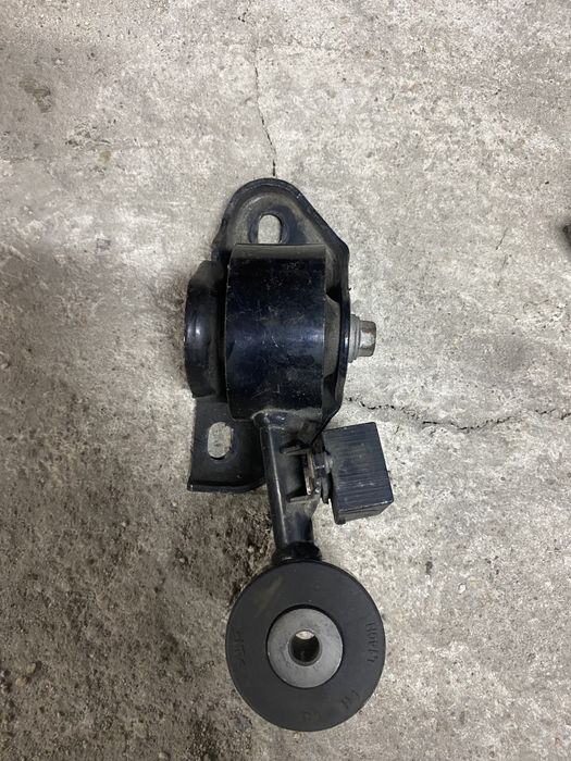 Верхняя подушка Камри