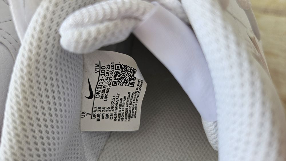 Бели маратонки Nike модел Court Vision Alta